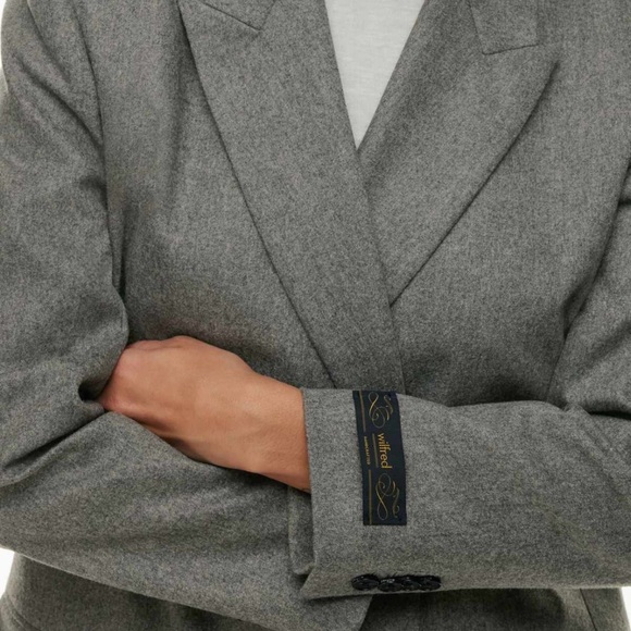 New Destiny Blazer
Wool-cashmere classic-fit blazer - Picture 6 of 16